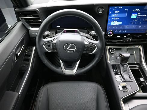 Used 2025 Lexus GX 550 w/ Accessory Package (2T) AWD/4WD image 26