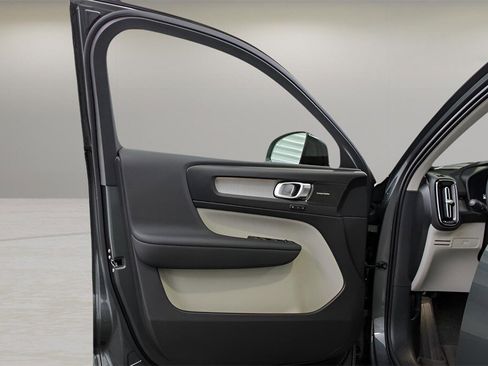 New 2026 Volvo XC40 B5 Ultra w/ Protection Package Premier image 22