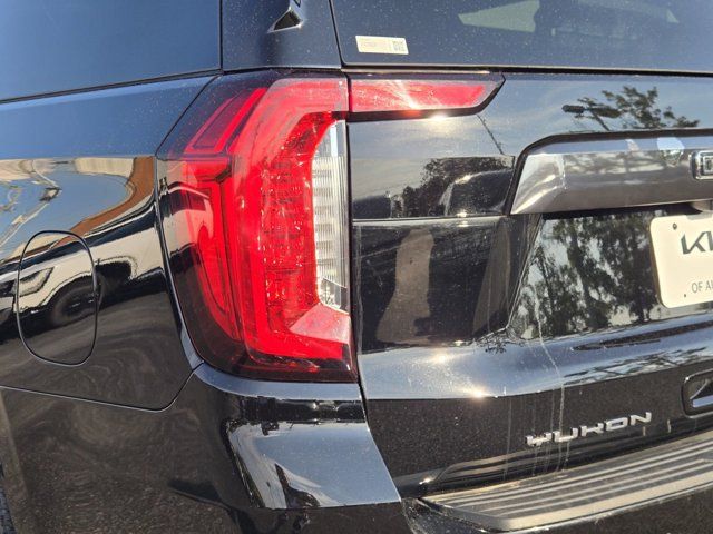 Used 2023 GMC Yukon XL Denali Ultimate AWD/4WD image 12