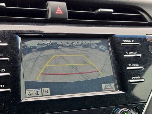 Used 2018 Toyota Camry XSE FWD image 18