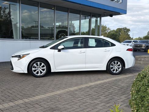Used 2024 Toyota Corolla LE FWD image 2