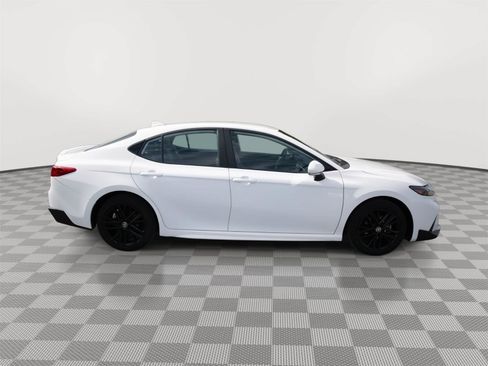 Used 2025 Toyota Camry SE AWD/4WD image 4
