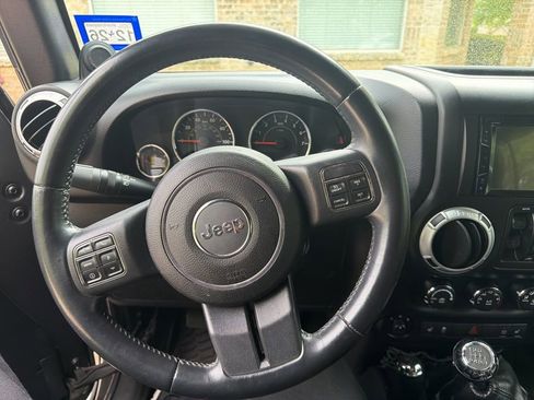 Used 2014 Jeep Wrangler Unlimited Sahara w/ Connectivity Group image 13