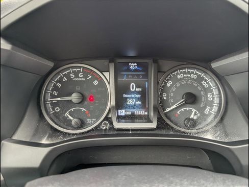 Used 2022 Toyota Tacoma TRD Off-Road image 10