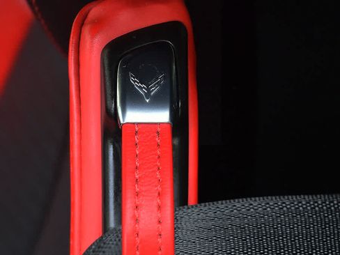 Used 2021 Chevrolet Corvette Stingray Premium Cpe w/ Z51 Performance Package RWD image 18