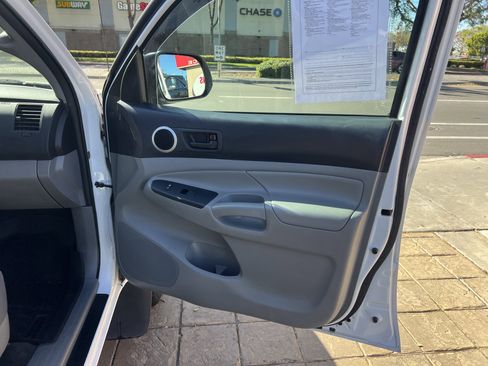 Used 2015 Toyota Tacoma 4x4 Double Cab w/ TRD Off-Road Package image 38