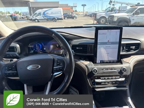 Used 2020 Ford Explorer Platinum AWD/4WD image 2