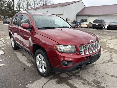 Used 2014 Jeep Compass Latitude AWD/4WD image 5