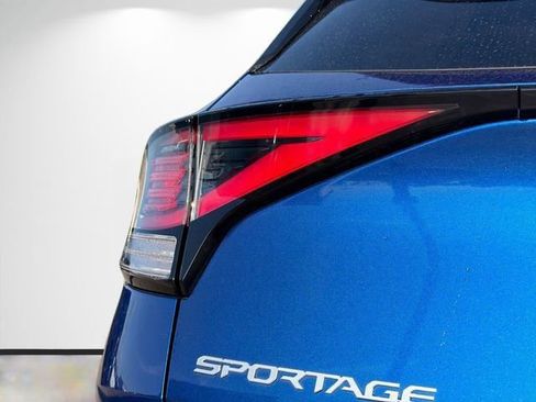 Used 2024 Kia Sportage EX image 10