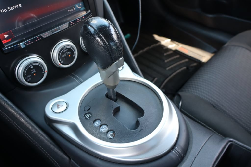 Used 2016 Nissan 370Z Coupe RWD image 11