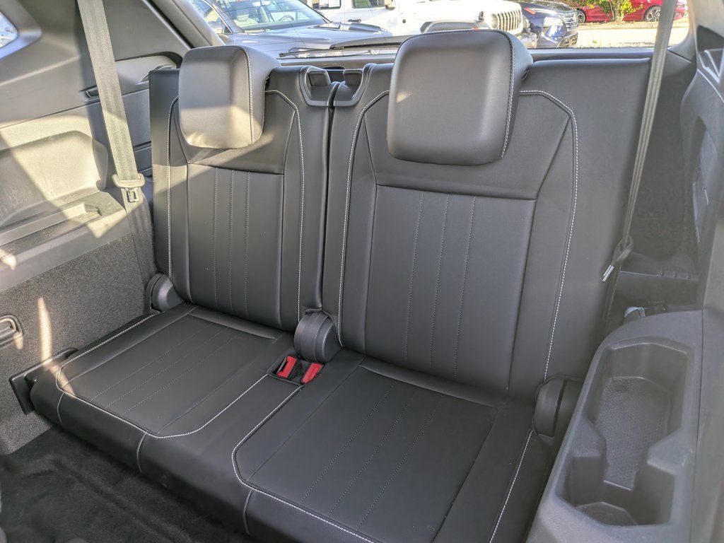 Certified 2022 Volkswagen Tiguan SE R-Line FWD image 16