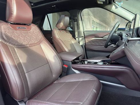 Certified 2025 Ford Explorer Platinum w/ LUX Leather Package image 36