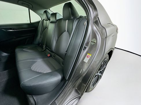 Used 2019 Toyota Camry SE image 25
