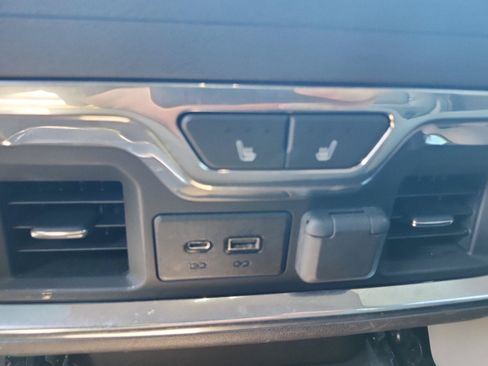 Used 2019 GMC Sierra 1500 SLT w/ SLT Premium Plus Package AWD/4WD image 18
