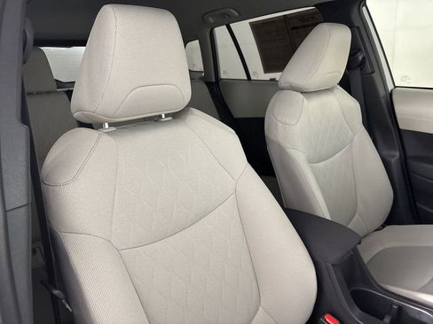 Used 2025 Toyota Corolla Cross L image 26