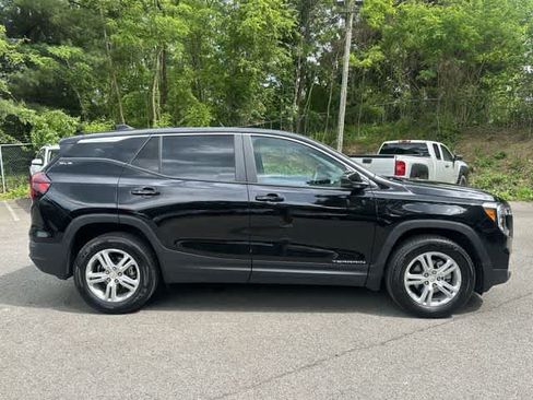 Used 2024 GMC Terrain SLE AWD/4WD image 3