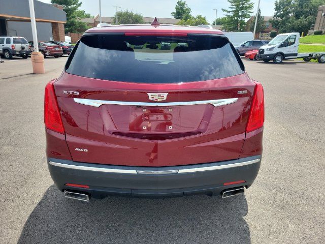 Used 2017 Cadillac XT5 Luxury w/ Driver Awareness Package AWD/4WD image 4