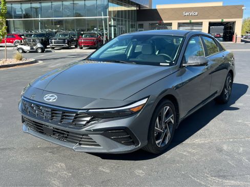 Certified 2026 Hyundai Elantra Limited FWD image 2