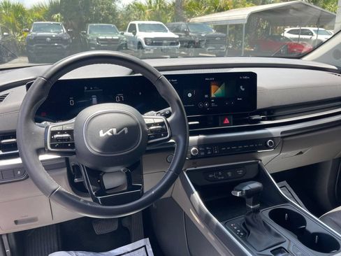 Used 2026 Kia Carnival FWD image 13