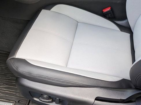 Used 2026 Land Rover Range Rover Velar Dynamic SE image 4