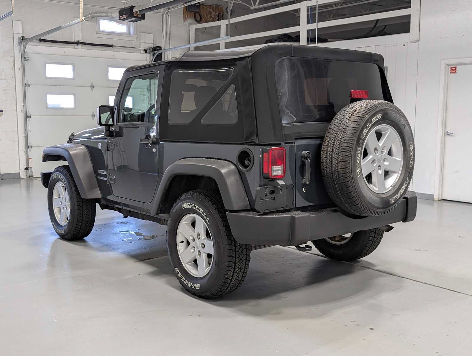 Used 2017 Jeep Wrangler Sport w/ Quick Order Package 23S AWD/4WD image 10