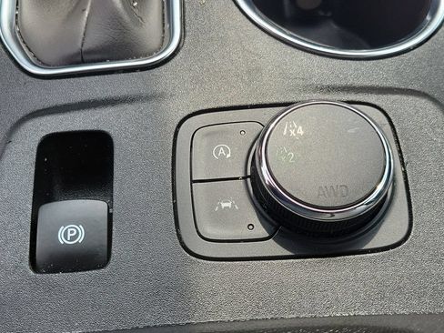 Used 2023 Chevrolet Traverse LT AWD/4WD image 34