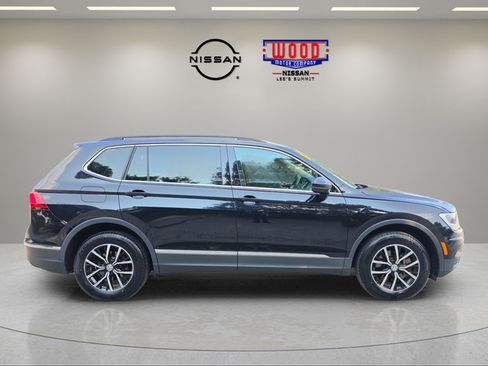 Used 2021 Volkswagen Tiguan SE w/ Panoramic Sunroof Package AWD/4WD image 2