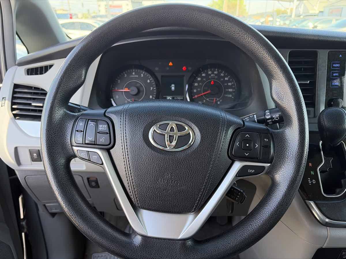 Used 2015 Toyota Sienna LE FWD image 10