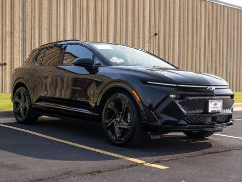 Used 2024 Chevrolet Equinox EV RS image 2