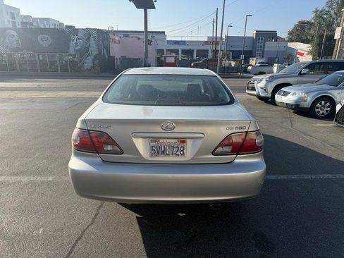 Used 2004 Lexus ES 330 image 4