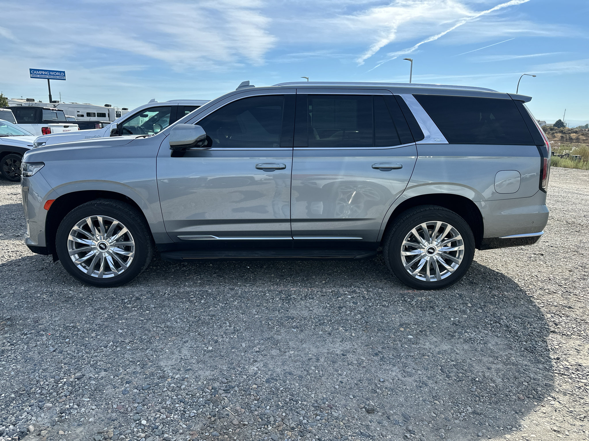 Used 2023 Cadillac Escalade Premium Luxury AWD/4WD image 2
