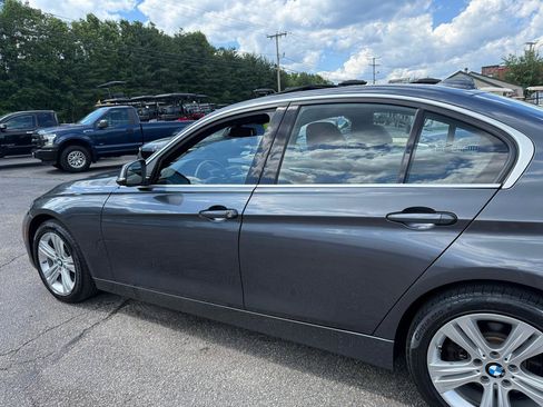 Used 2017 BMW 330i xDrive Sedan AWD/4WD image 9