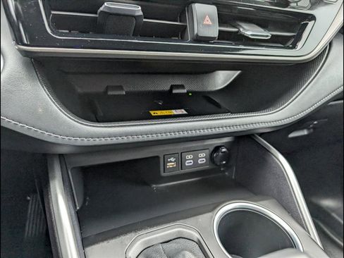 Used 2023 Toyota Highlander XLE image 20