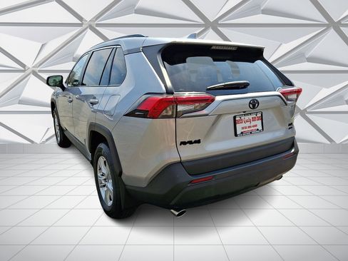 Used 2020 Toyota RAV4 XLE w/ Convenience Package image 8