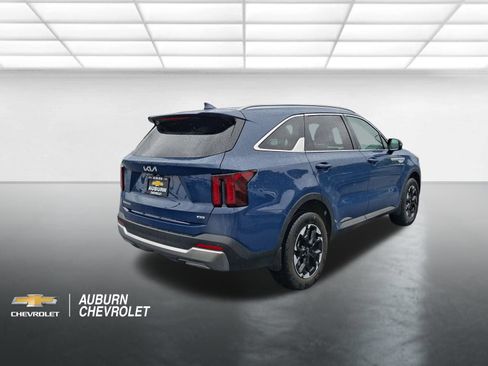 Used 2024 Kia Sorento S AWD/4WD image 3