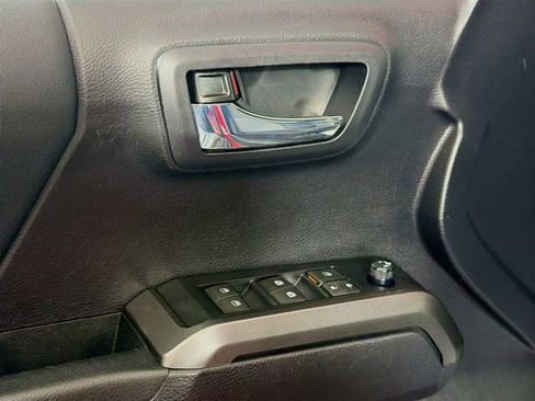 Used 2020 Toyota Tacoma TRD Off-Road image 18