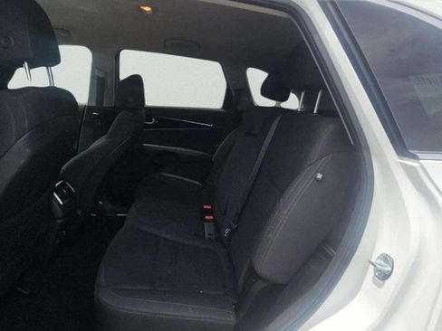 Used 2018 Kia Sorento FWD image 7