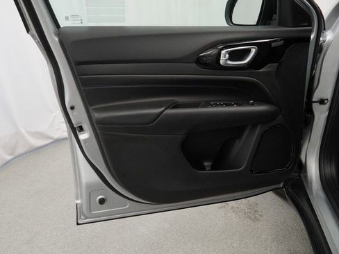 New 2026 Jeep Compass Latitude image 29