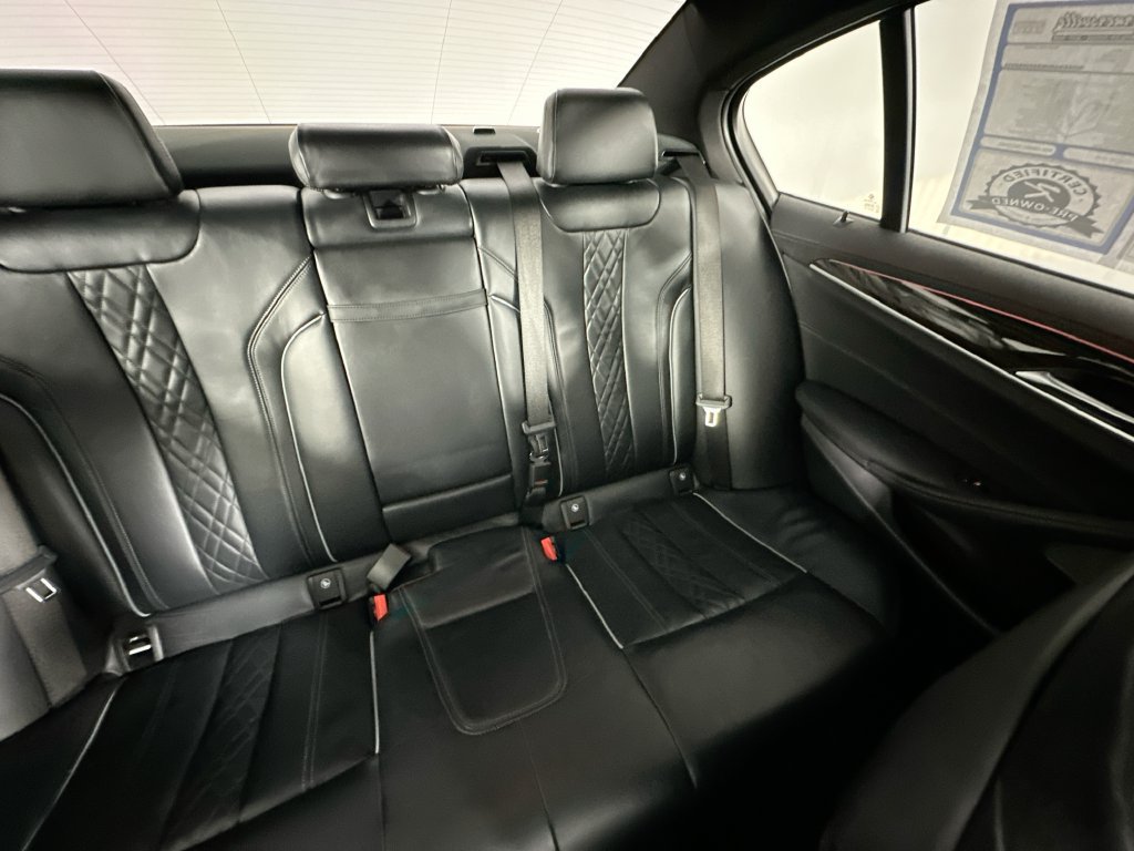 Used 2021 BMW M550i xDrive AWD/4WD image 14