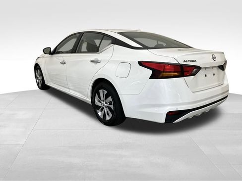 Used 2025 Nissan Altima 2.5 S image 3