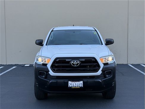 Used 2016 Toyota Tacoma SR image 2