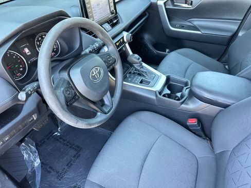 Used 2020 Toyota RAV4 XLE w/ Convenience Package AWD/4WD image 4