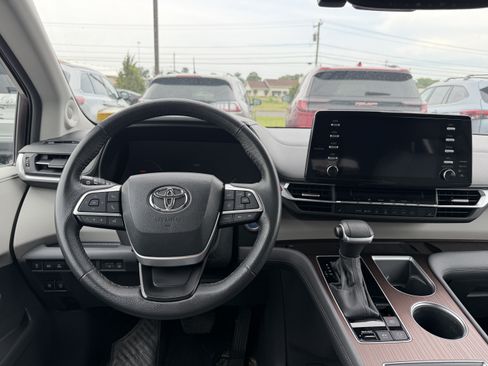 Used 2024 Toyota Sienna XLE w/ XLE Plus Package AWD/4WD image 14