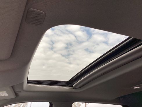 Used 2022 GMC Sierra 1500 SLT w/ SLT Convenience Package image 16