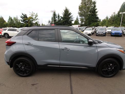 Used 2023 Nissan Kicks SR image 6