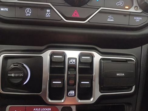 Used 2023 Jeep Gladiator Mojave w/ LED Lighting Group AWD/4WD image 27