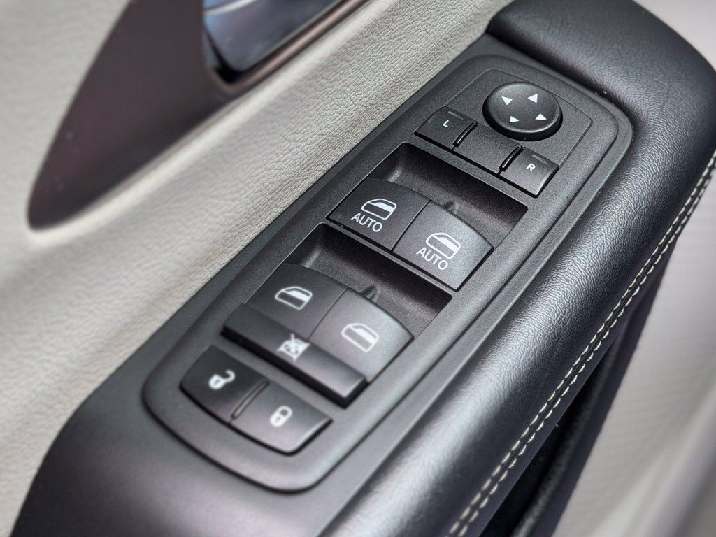 Used 2023 Chrysler Voyager LX FWD image 22