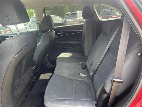 Used 2020 Kia Sorento FWD V6 image 11