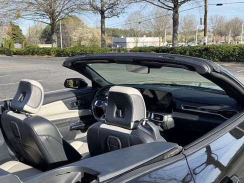 Used 2024 Ford Mustang Premium image 17