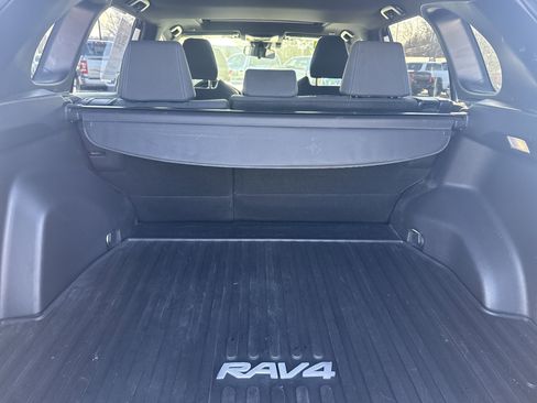 Used 2023 Toyota RAV4 SE image 5